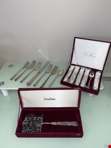 lot 3002 image: Godinger Silver Art Company and stainless flatware