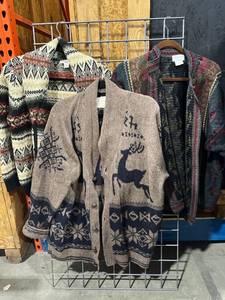 lot 1626 image: Carroll Reed and other Womens tops sizes 2XL