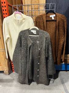 lot 1627 image: Jones New York Sport womens sweaters size LG to 2XL