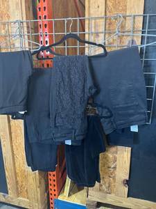 lot 1643 image: Womens pants sizes 14 to 1-2XL