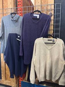 lot 1648 image: Liz Claiborne and other womens tops size XL to 3XL