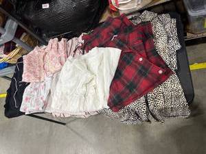 lot 1665 image: Womens pajama sets size 2XL