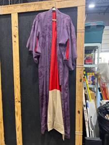 lot 1669 image: Kimono