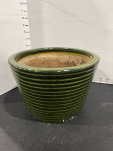 lot 1670 image: Green pot 10 in diameter
