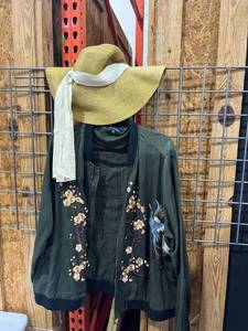 lot 1673 image: Embroidered jacket and hat