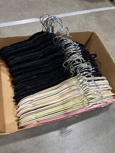 lot 1867 image: Felt hangers black and light tan