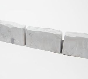 lot 4978 image: Retail - $38.00 No-Dig Faux Stone Garden Edging