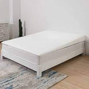lot 9528 image: MeMoreCool Wedge Mattress Topper (Full Size)