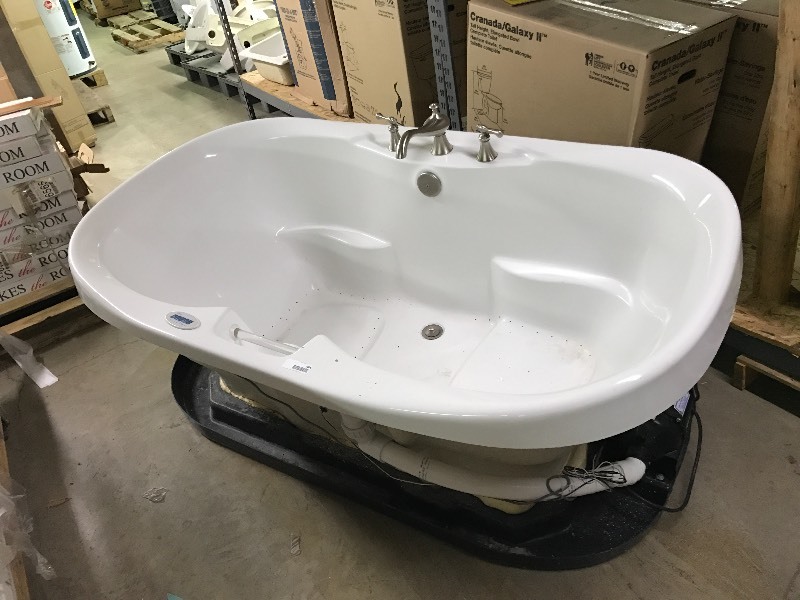 lot 1006 image: AWESOME Jetted Bath Tub