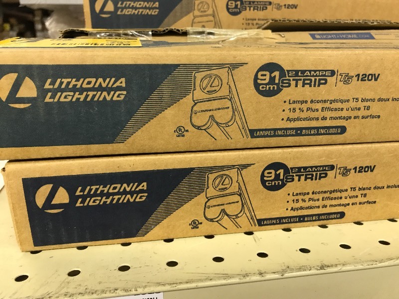lot 1021 image: Lithonia Lighting 91cm two lamp fluorescent light strip