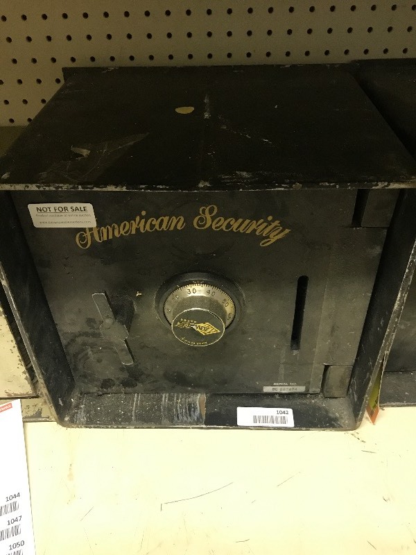 lot 1042 image: American Security Safe