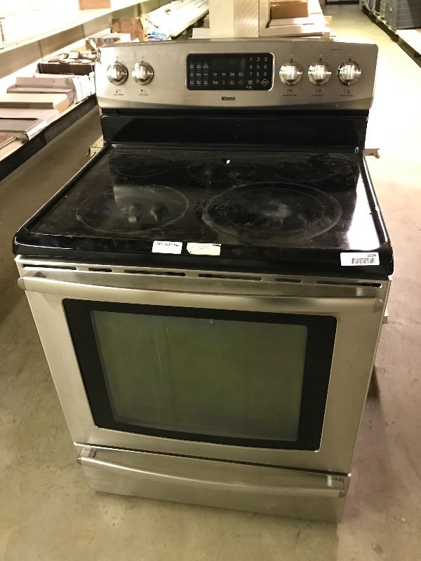 lot 1054 image: Kenmore Electric RangeOven