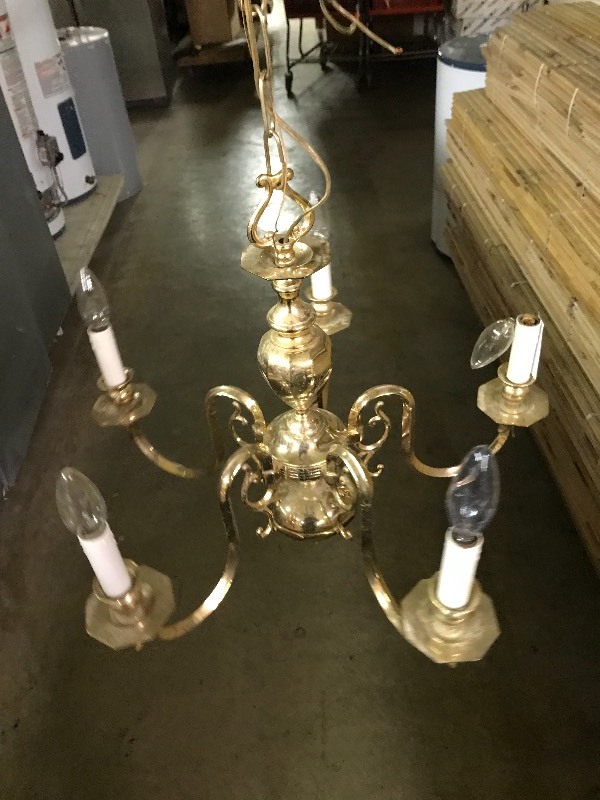 lot 1089 image: Dining Chandelier