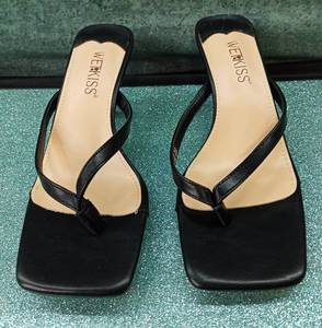 lot 14529 image: WETKISS Black Flip Flop Low Heel Sandals for Women, Size 9