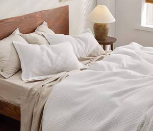 lot 31409 image: Bedsure Cotton Duvet Cover Queen - 100% Cotton Waffle Weave Coconut White Duvet Cover Queen Size, Soft and Breathable Queen Duvet Cover Set for All Season (Queen, 90x90)