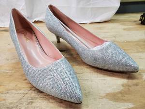 lot 20938 image: GENSHUO Womens Kitten Heels Pumps, Classic 2 Inch Low Heel Slip On Closed Pointed Toe Pumps Office Wedding Bride Sparkly Silver Glitter Pump Shoes Size 8