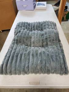 lot 20949 image: Pet Mat 31x22 Super Thick and Soft