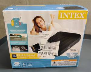 lot 31485 image: Intex Dura Beam Standard Pillow Rest Classic Airbed with Internal Pump, Twin