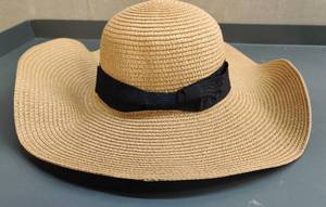 lot 31498 image: Women Floppy Sun Hat with Wide Brim Foldable Roll-Up Straw Beach Hat UPF 50 Khaki