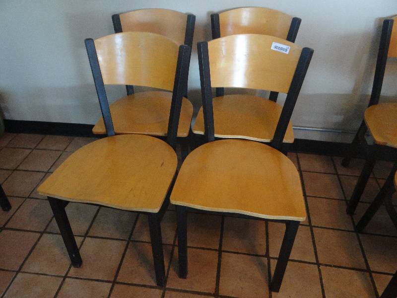 lot 105 image: 4 Black Metal and Maple color wood Dining Chairs