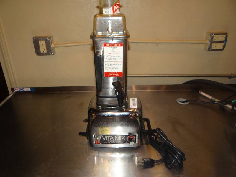 lot 174 image: Vita Mix 3600 - Cooks, Juices, & Freezes. Works