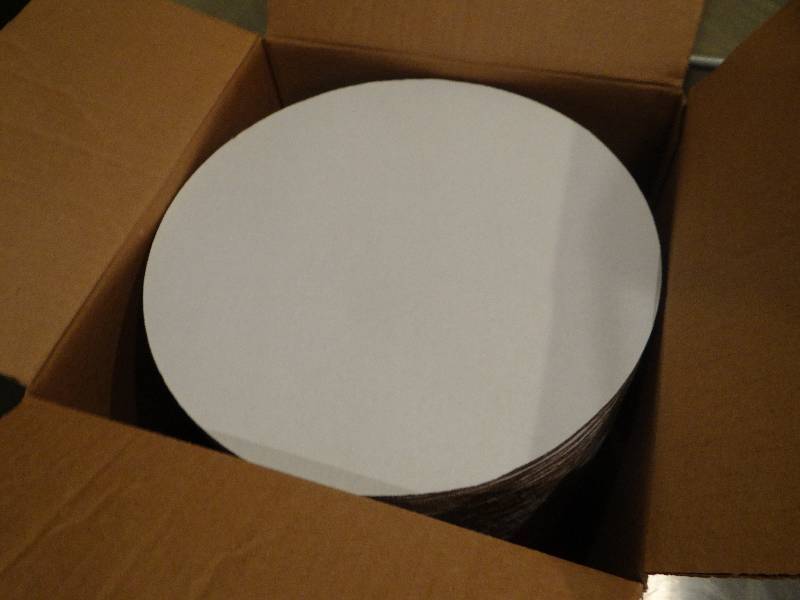 lot 179 image: Full Case of 100 - 12 White Round Cake Boards