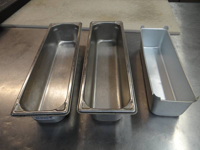lot 196 image: 2 Vollrath Super Pan II - 5.7 QT. FoodSteam Pan & Wilton Loaf Pan.