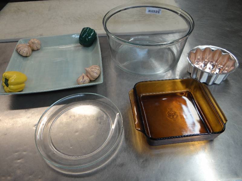 lot 200 image: Large Glass Serving Bowl, Baking Dish, JelloCake Mold, Large Ceramic Vegetable Serving Platter.