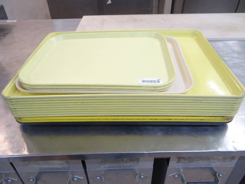 lot 206 image: Lot of 16 Bakery Trays - 14x18, 18x26, & 15x20.