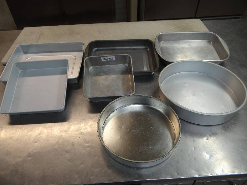 lot 217 image: Lot of 8 Baking Pans - 3 Round Wedding Cake Pans, 2 Square Wedding Cake Pans, 3 Rectangle Cake Pans.