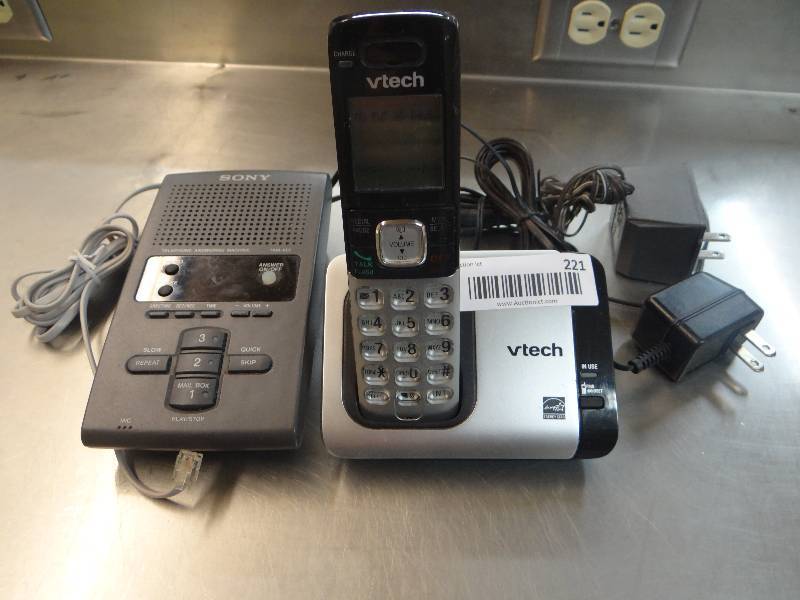 lot 221 image: Sony Answering Machine & VTech Cordless Phone