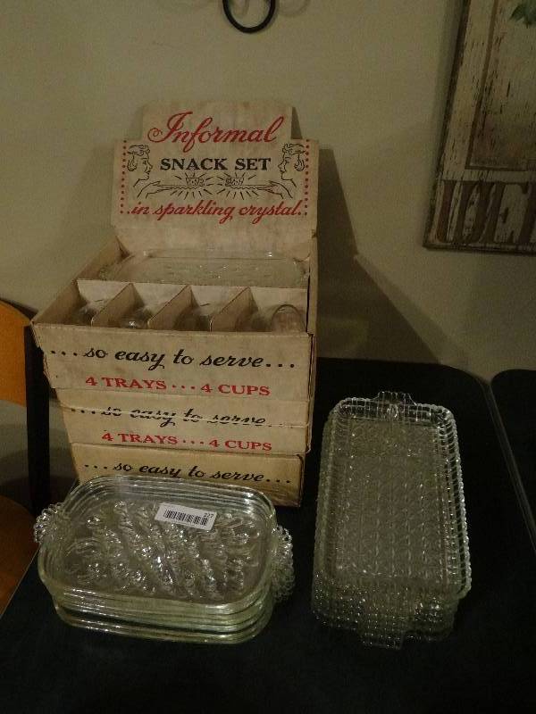 lot 227 image: 3 Vintage Boxed Snack Sets & 14 Extra Snack Set Trays.