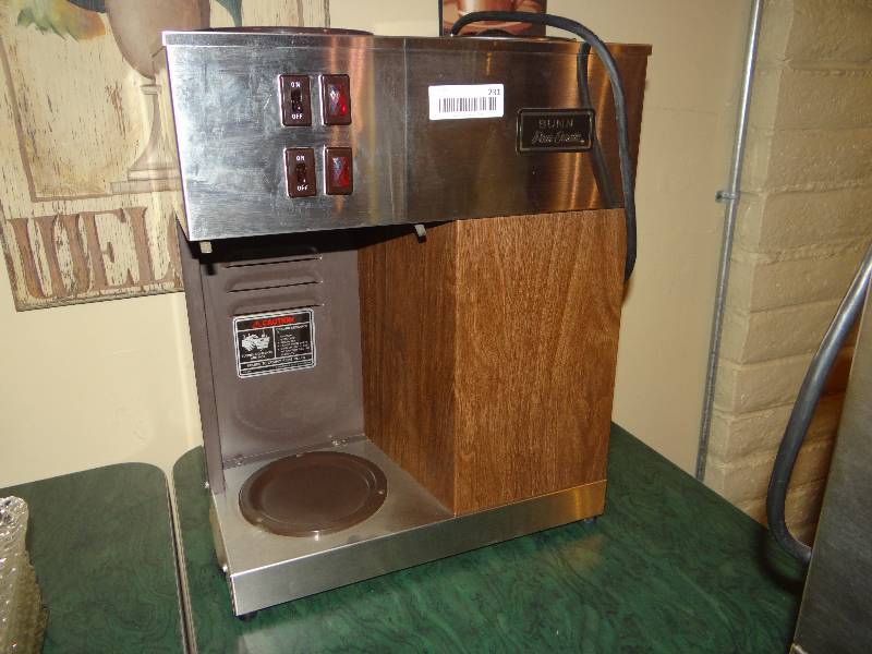 lot 231 image: Bunn Pour-O-Matic Coffee Brewer & Warmer.