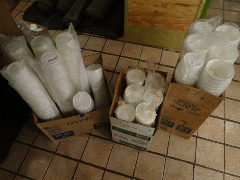 lot 150 image: Large Lot of Foam Soup Containers wLids