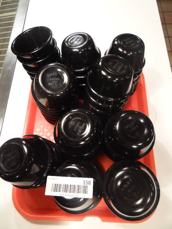 lot 158 image: Tray with 50 - Black Carlisle 4 oz. Melamine Ramekins