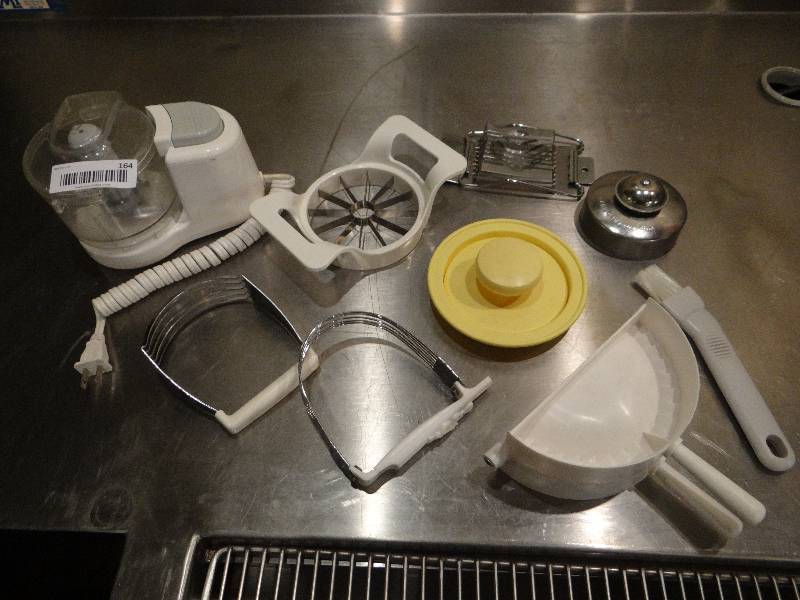 lot 164 image: Pastery Presses, FruitVegetable Slicers, Electric Black & Decker Handy Chopper, Burger Press, Pastry Brush & Blenders.