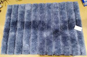lot 4707 image: Bathroom Rug 35in x 24in