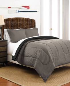 lot 146 image: Martex Reversible King Comforter Set Bedding