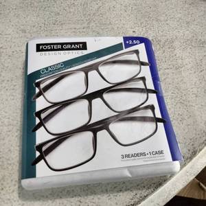 lot 206 image: Design Optics by Foster Grant Leyna Plastic Cat Eye Reading Glasses, 3-Pack, 2.50