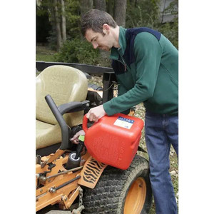 lot 14585 image: Scepter 5 Gallon SmartControl Gas Can FR1G501 Red