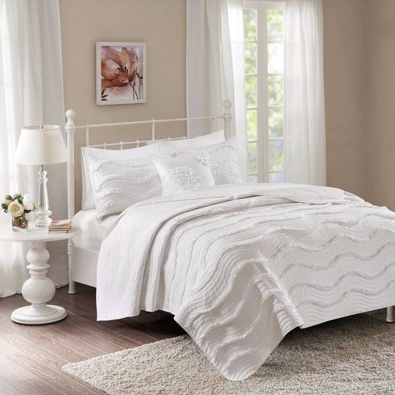 lot 4403 image: Madison Park Helene 4-pc. Coverlet Set