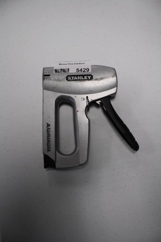 lot 5592 image: DEWALT STAPLE GUN