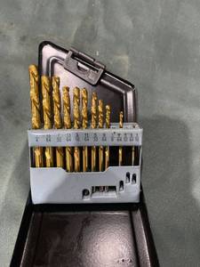 lot 52448 image: GOLD DRILL BIT SET
