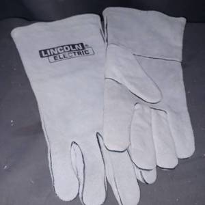 lot 42070 image: LINCOLN ELECTRIC WORK GLOVES