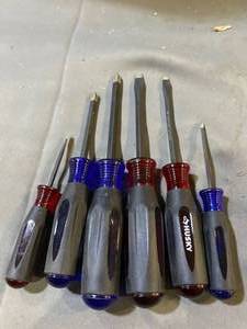 lot 42097 image: 6 Piece Set Of Husky Screwdrivers