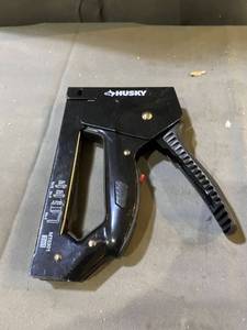 lot 42098 image: Black Husky MT301 3in1 Staple Gun
