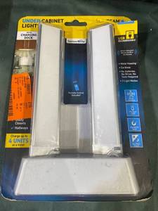 lot 42144 image: SLIMBEAM UNDER CABINET LIGHTS WITH CHARGING DOCK