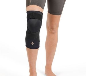 lot 3152 image: Retail - $61.50 Tommie Copper Adjustable Compression Knee Sleeves (2 COUNT)