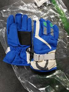 lot 3201 image: Kids Blue Snow Gloves