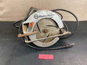 lot 1531 image: Black and Decker 7-14 Circular Saw No. 7393